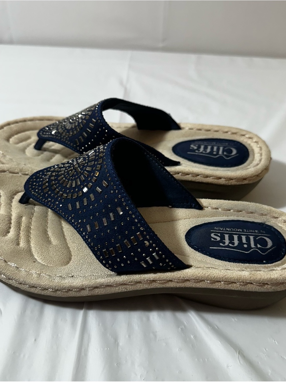 Cliffs by WHITE MOUNTAIN Navy Embellished Thong Sandals Size 7 - Picture 3 of 11